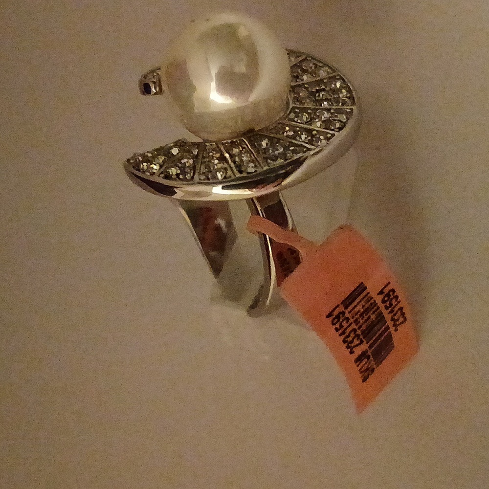 2331591-2. Simulated Pearl, Austrian Crystals Ring in 316L Stainless - Picture 2 of 7